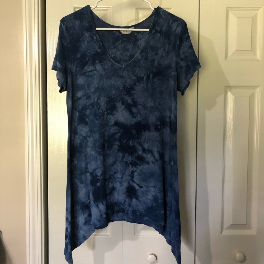 Blue and white tie dye top!